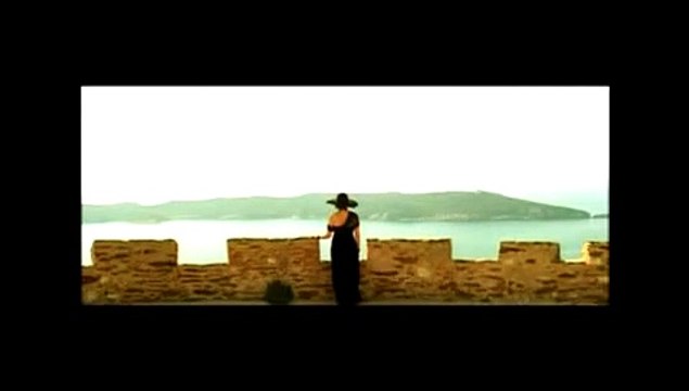 Le Parfum de la dame en noir Teaser VF