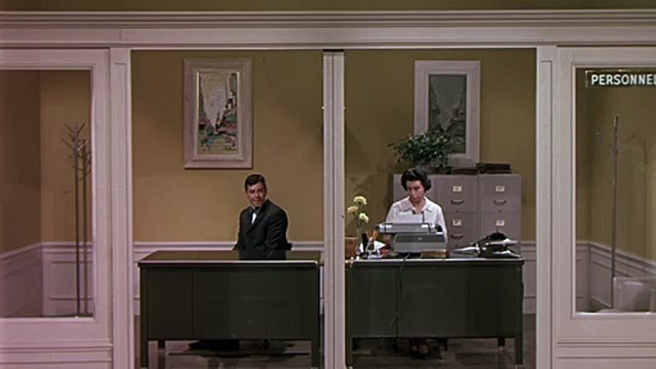 Un Chef de rayon explosif EXTRAIT "La machine à écrire"