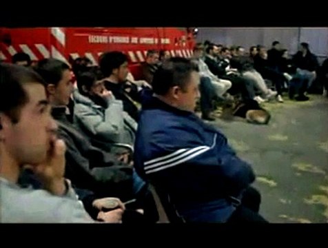 Dans un camion rouge Extrait vidéo VF