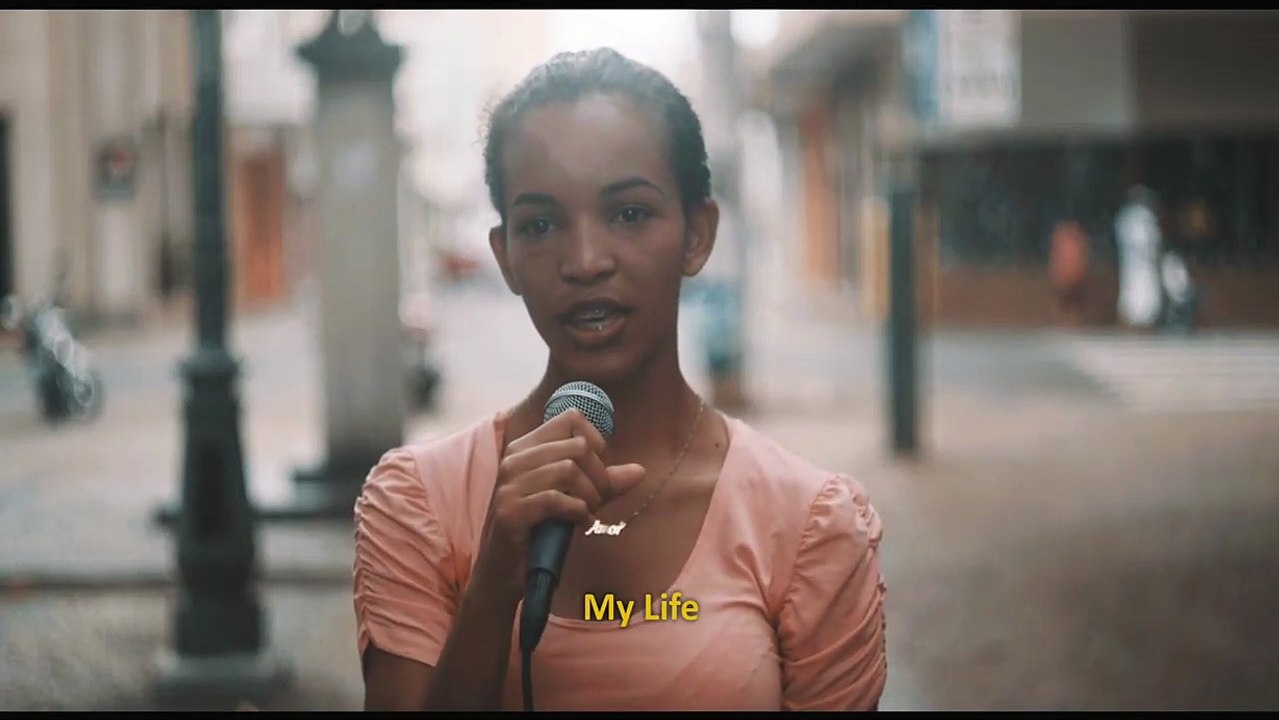 La Jeune fille qui dansait avec le diable - EXTRAIT VOST "La chanson"