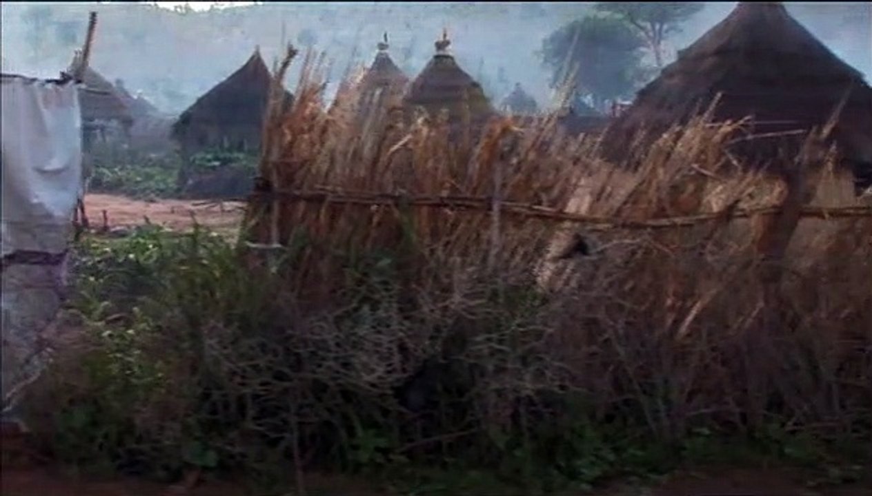 Au loin des villages Bande-annonce VO