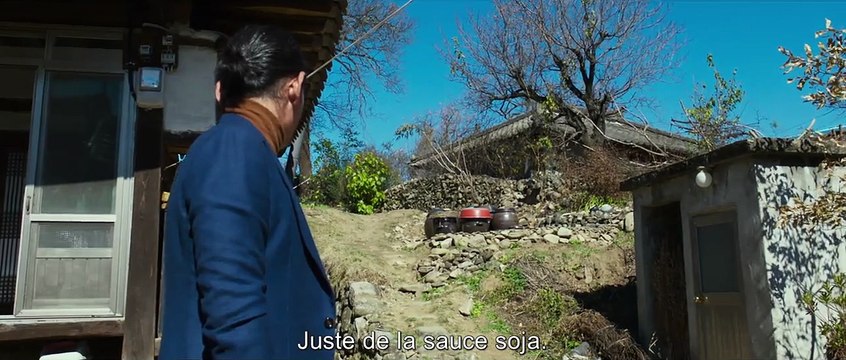 The Strangers - EXTRAIT VOST Il y a quoi dans les jarres ?