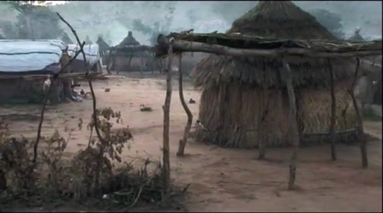 Au loin des villages Extrait vidéo (2) VO