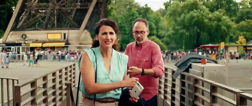 Under The Eiffel Tower Bande-annonce VO