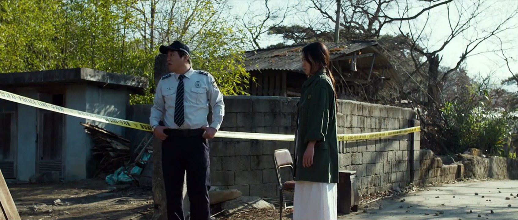 The Strangers - EXTRAIT VOST "Ne t'approche pas"