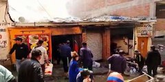 El fuego consume un restaurante de pollos en el municipio de Llallagua, en Potosí