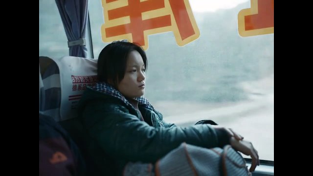 Lili, toute seule Bande-annonce VO