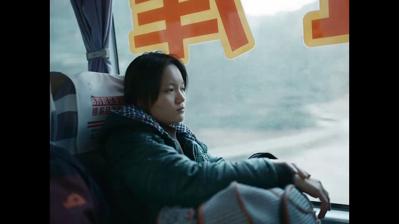 Lili, toute seule Bande-annonce VO