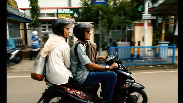 Le Soupir des vagues EXTRAIT VO Le navire-centrale