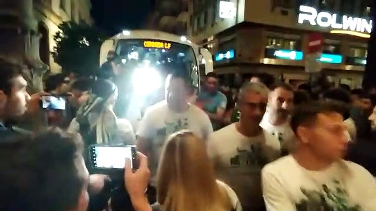 Jugadores del Córdoba CF celebran el ascenso en Las Tendillas