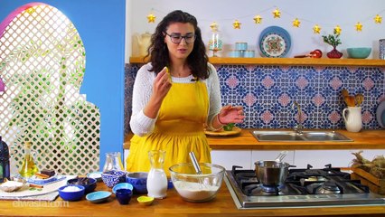 زلابية ( لقمة القاضي ) مقرمشة من بره و طريه من جوه  مع تشكيله من ال