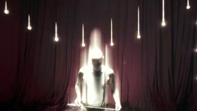 Sword Swallower : un nouveau teaser de Freak Show