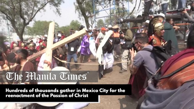 Hundreds of thousands gather in Mexico City for the reenactment of the Passion of Christ