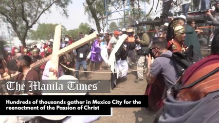 Hundreds of thousands gather in Mexico City for the reenactment of the Passion of Christ