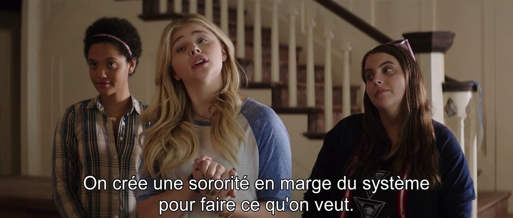 Nos pires voisins 2 - EXTRAIT VOST "Teddy rencontre les Kappa Nu"