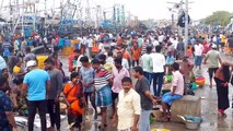 61 நாள் ரெஸ்ட்! கரைக்கு திரும்பிய மீனவர்கள்.. மீன்கள் வாங்க குவிந்த மக்கள்! வஞ்சிரம் மீன் இவ்வளவா?