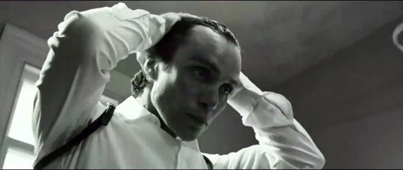 The Party EXTRAIT VO "Toilettes"