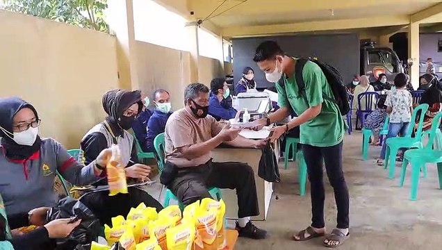 Polres Ketapang Buka Gerai Vaksin dan Bagikan Minyak Goreng Gratis Untuk Masyarakat