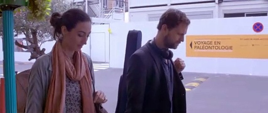 Entre deux trains EXTRAIT VF Pleurer sur son passé