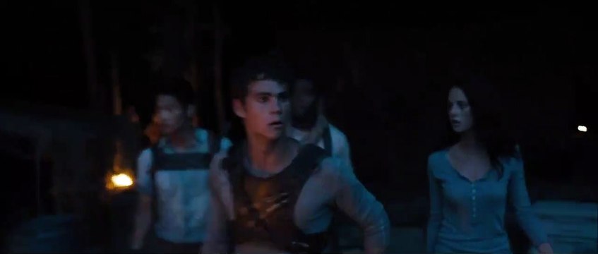 Le Labyrinthe EXTRAIT VO Attaque nocturne