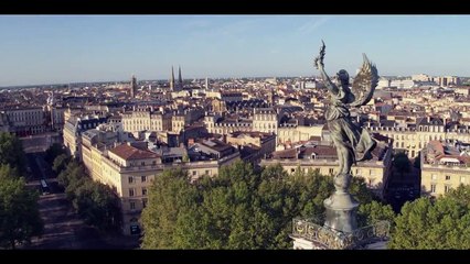 Double Je - saison 1 Bande-annonce VF