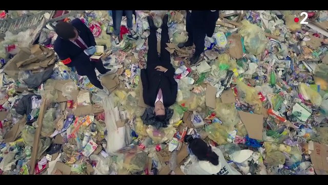 Double Je - saison 1 Bande-annonce VF