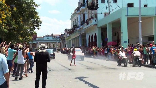 Les acteurs de Fast & Furious 8 vous invitent sur le tournage !