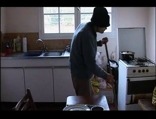 La Vie est une goutte suspendue Extrait vidéo (3) VF