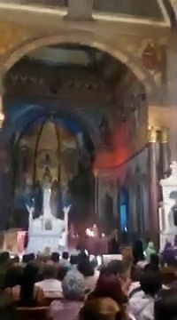 Encenação sensual da Paixão de Cristo revolta católicos: Padre Petista, estão profanando no altar da igreja