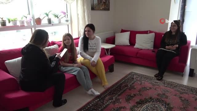 Telefon çevirisi ile anlaşıyorlar... Samsunlu aile savaş mağduru anne ile kızına evlerinin kapılarını açtı