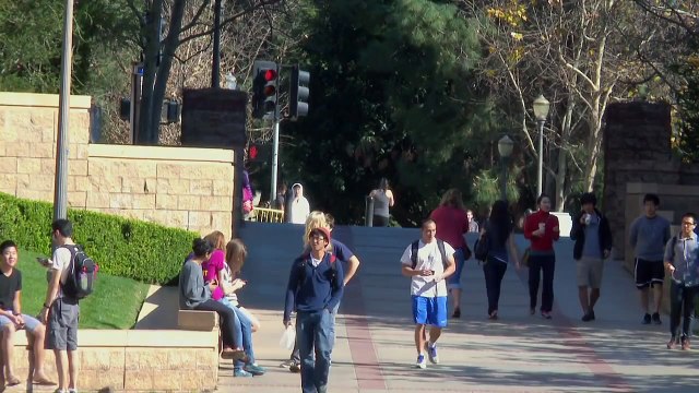 L'Attaque de la pom-pom girl géante Extrait vidéo VO