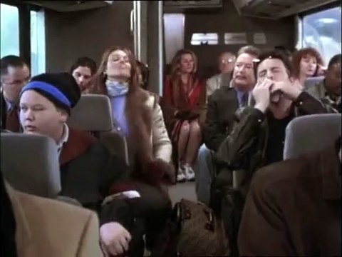 Au service de Sara Bande-annonce VO