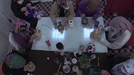 Su kabağı kadınların elleriyle sanata dönüştürülüyor