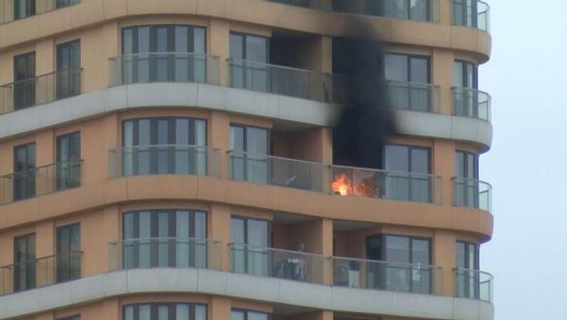 KARTAL'DA 34 KATLI BİNANIN 21. KATINDA YANGIN
