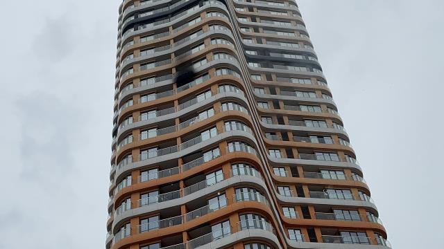 Son dakika haber: Kartal'da binanın 16. katında çıkan yangın söndürüldü