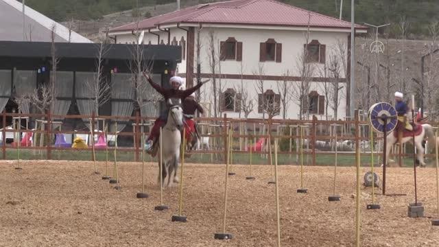 Geleneksel atlı okçuluk gösterisi yapıldı