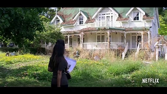 Falling Inn Love Bande-annonce VF