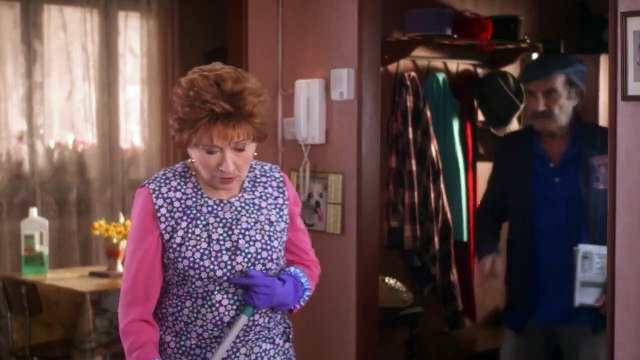 Scènes de ménages - Extrait VF saison 11 Huguette, Raymond et le pot-au-feu