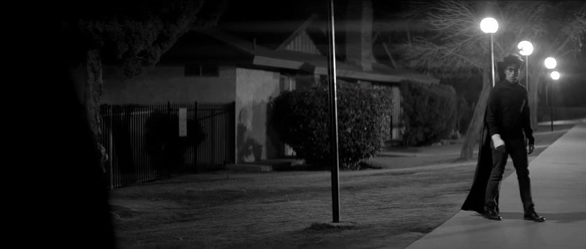 A Girl Walks Home Alone At Night - EXTRAIT VOST A Bad City