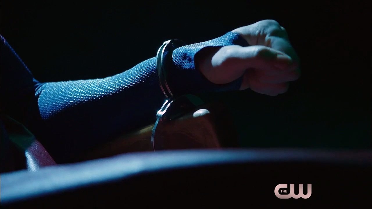 Arrow, Flash, Supergirl, Legends - Bande-annonc...
