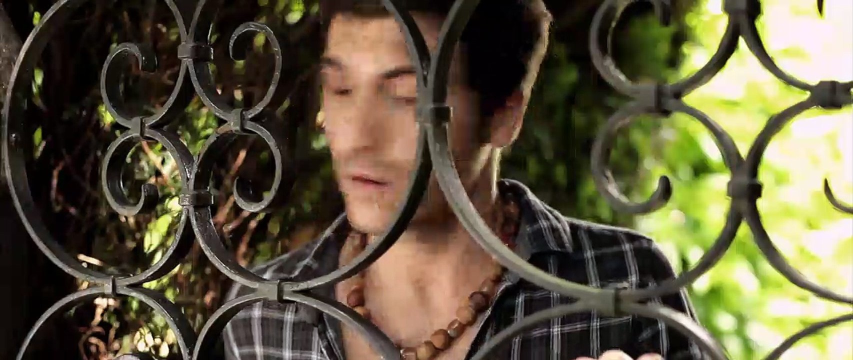 Cache cache Bande-annonce VF