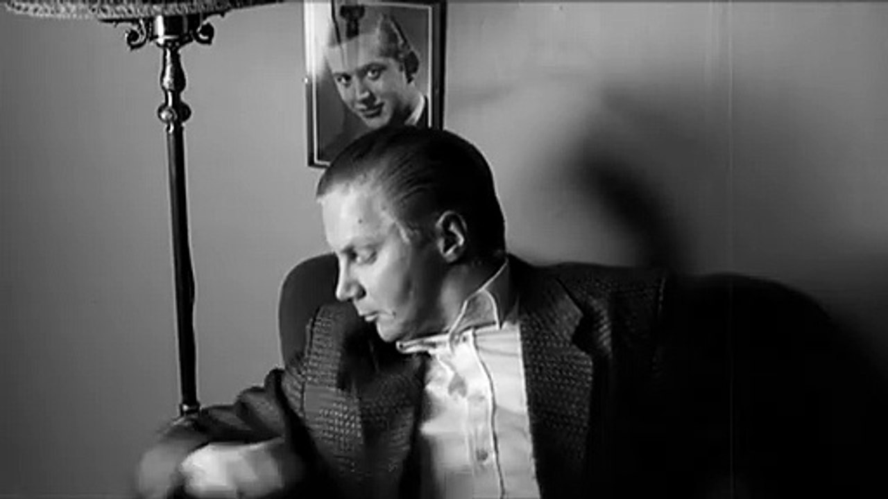 Hamlet Goes Business EXTRAIT VO "Attaque dans le bureau"