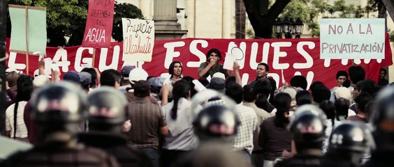 Même la pluie Bande-annonce VO