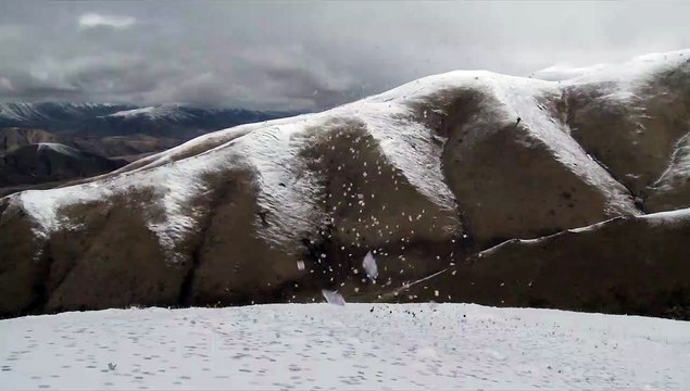 Sud Eau Nord Déplacer - EXTRAIT La montagne enneigée