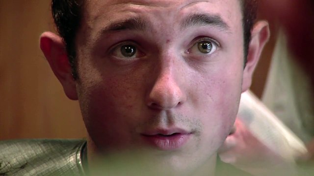 Chez Léon Coiffure Bande-annonce VF