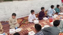 İSLAMABAD - Türk Kızılay, Dünya Yetimler Günü'nde Pakistanlı 200 yetime iftar verdi