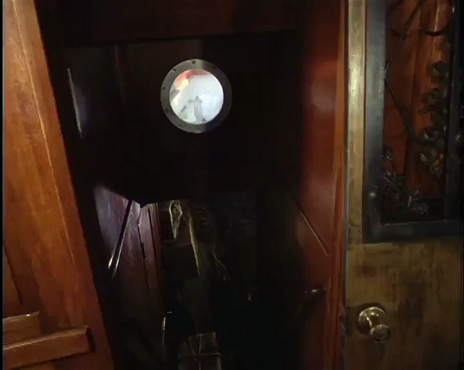 Le Triangle du diable - EXTRAIT VOST "La découverte du cadavre"