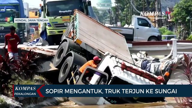 Diduga Karena Sopir Mengantuk, Truk masuk Sungai