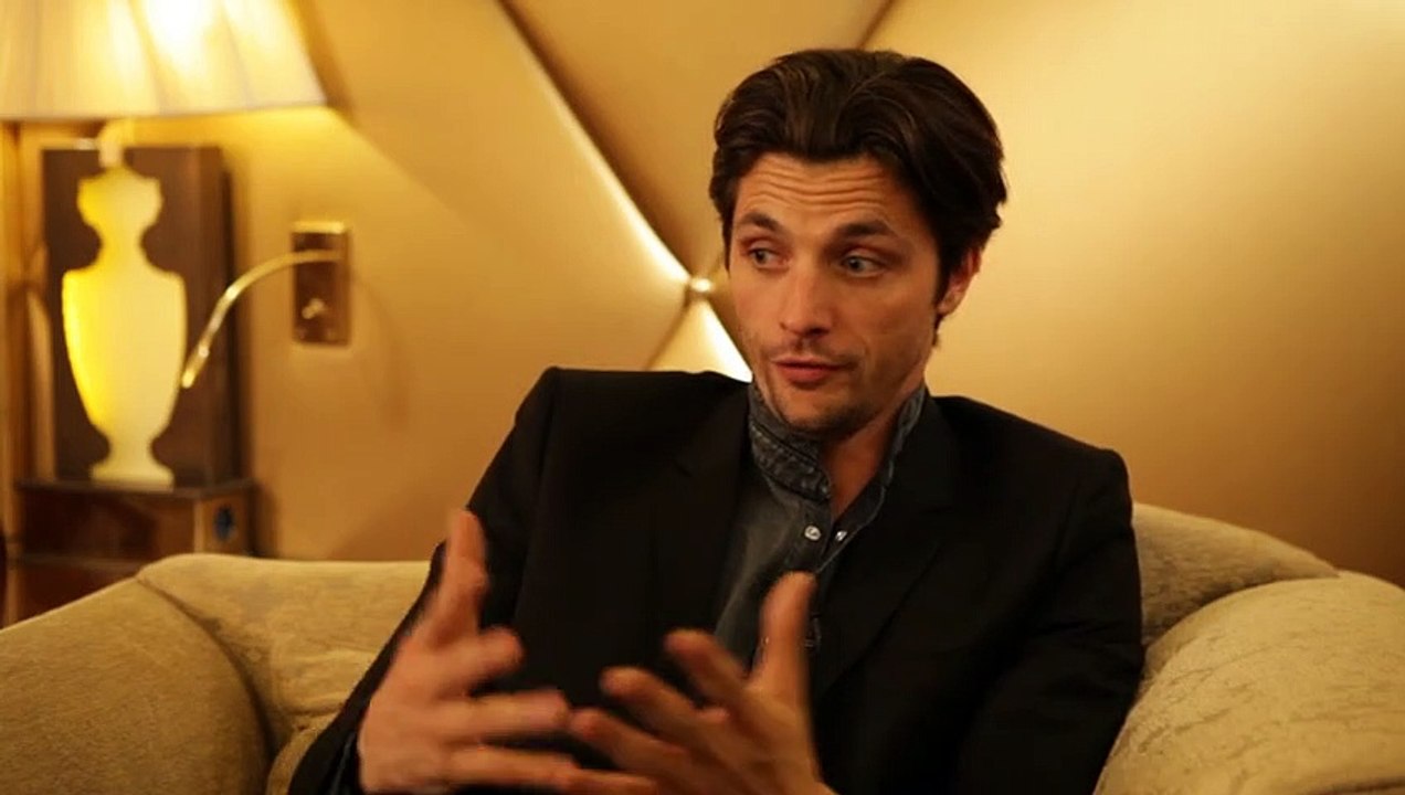 Raphaël Personnaz à propos de François Ozon, de la "Traque de Guy George" et du "Portail"