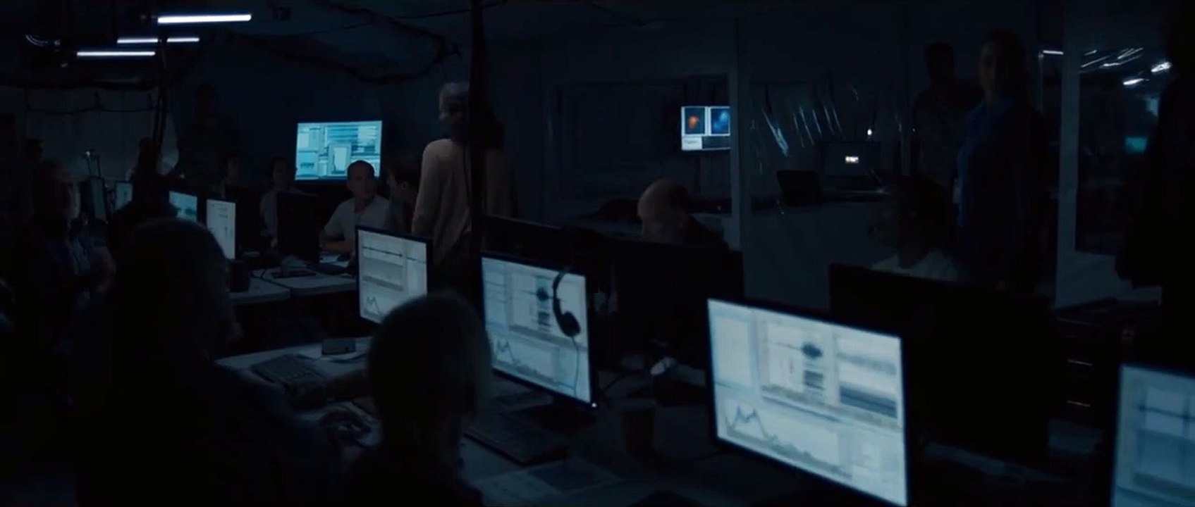 Premier Contact - EXTRAIT VF "Ils ne s'en vont pas"